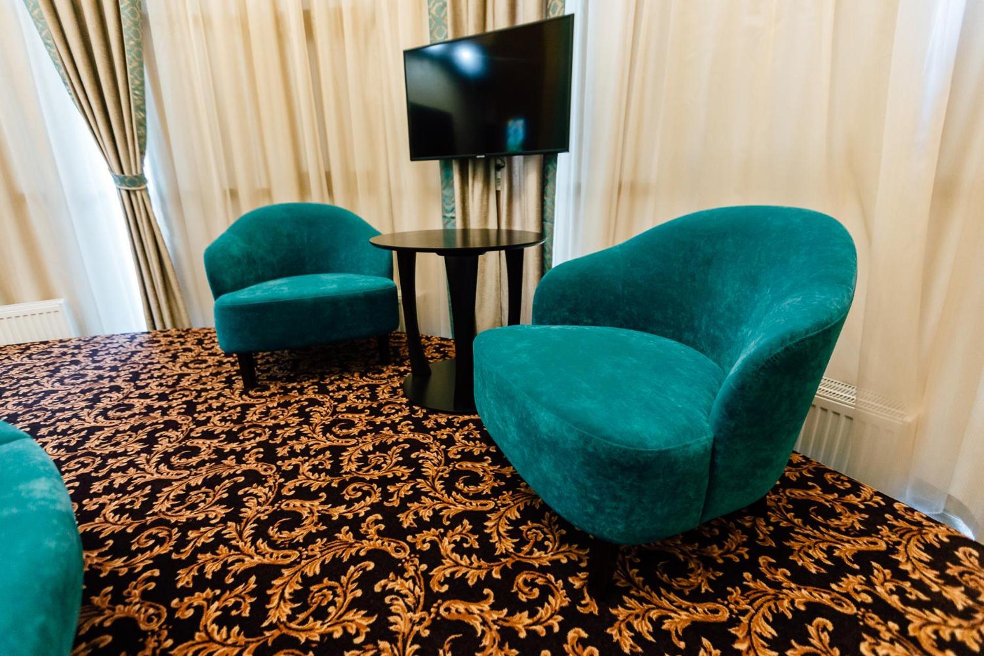 Khan-Chinar Hotel Dnipro Exterior foto