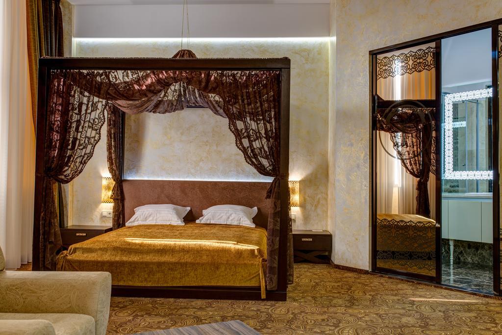 Khan-Chinar Hotel Dnipro Exterior foto