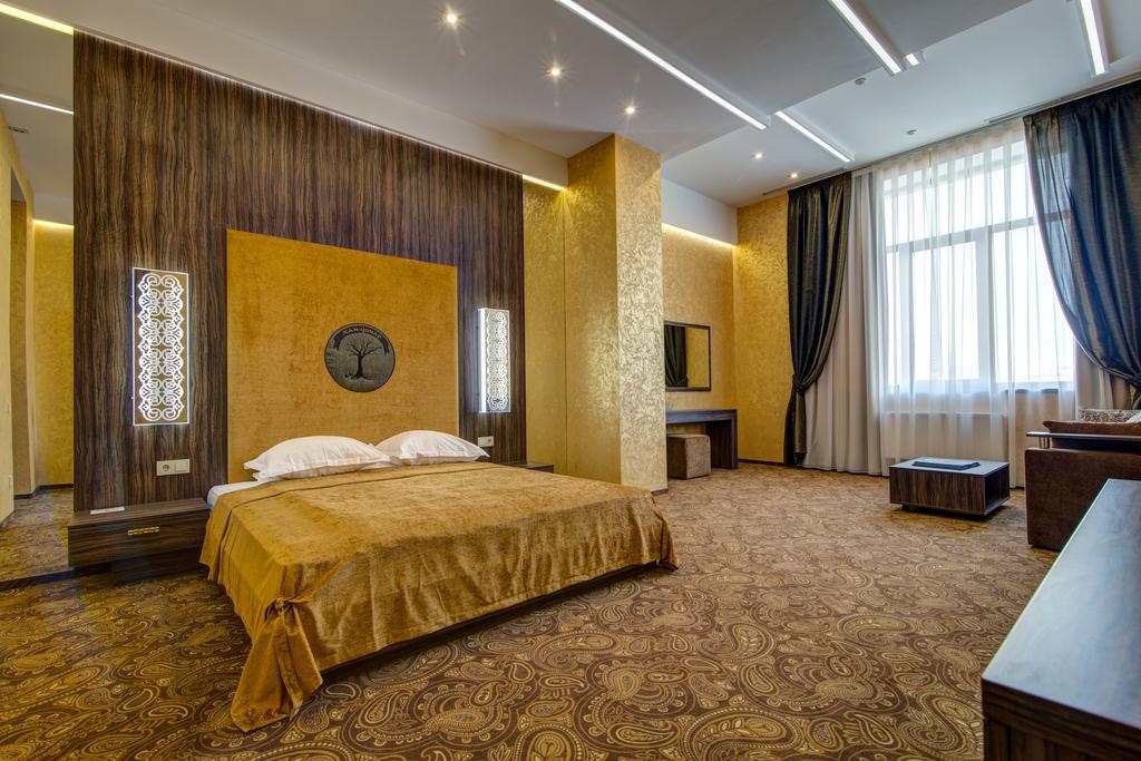 Khan-Chinar Hotel Dnipro Exterior foto