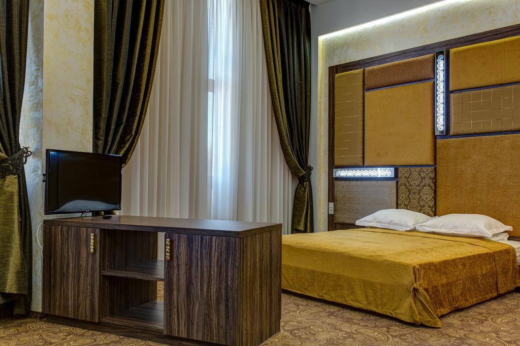 Khan-Chinar Hotel Dnipro Exterior foto