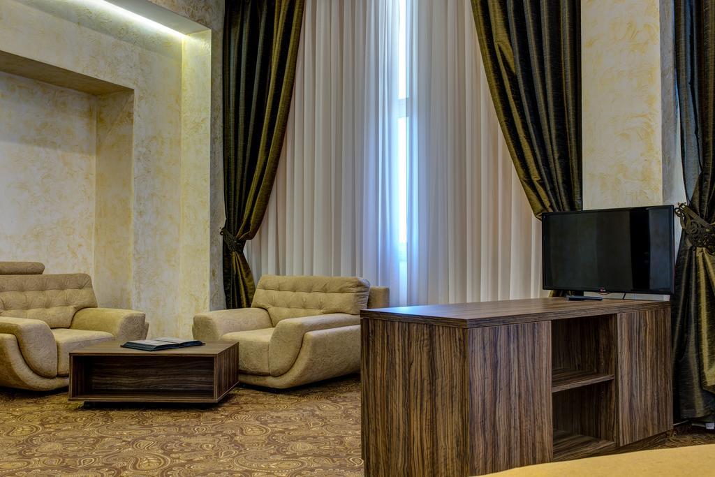 Khan-Chinar Hotel Dnipro Exterior foto