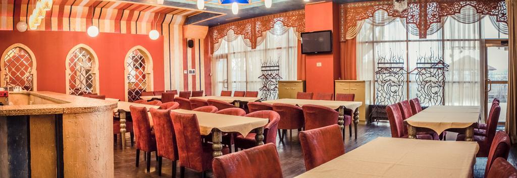 Khan-Chinar Hotel Dnipro Exterior foto