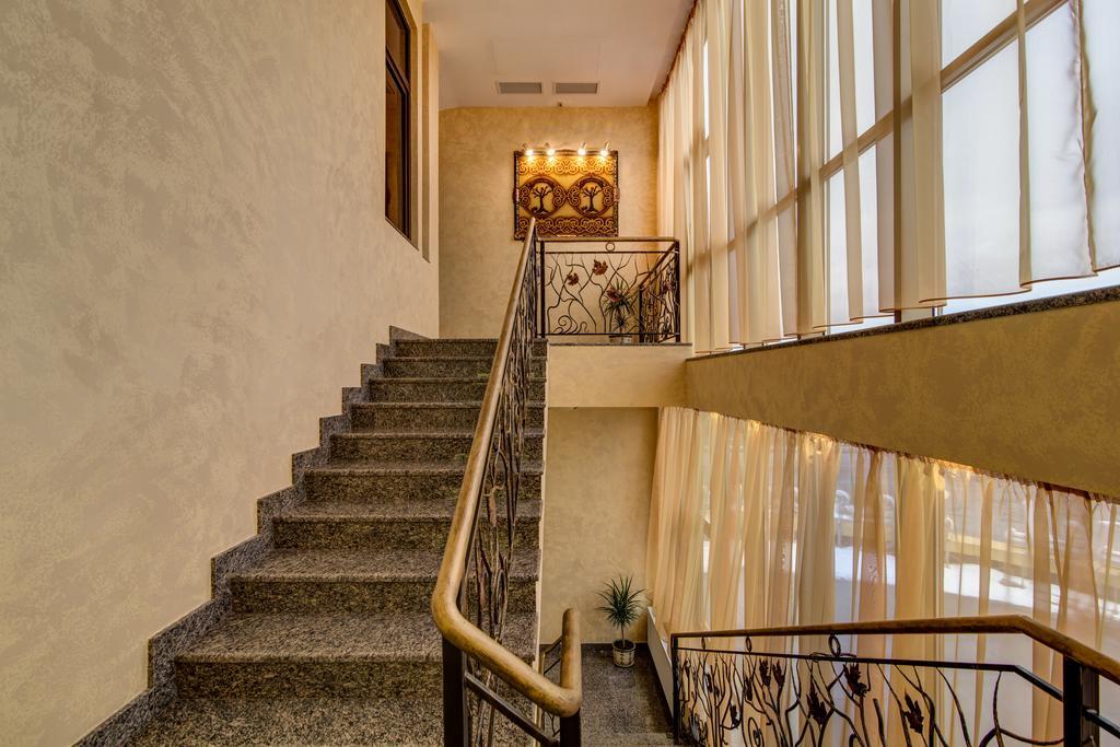 Khan-Chinar Hotel Dnipro Exterior foto