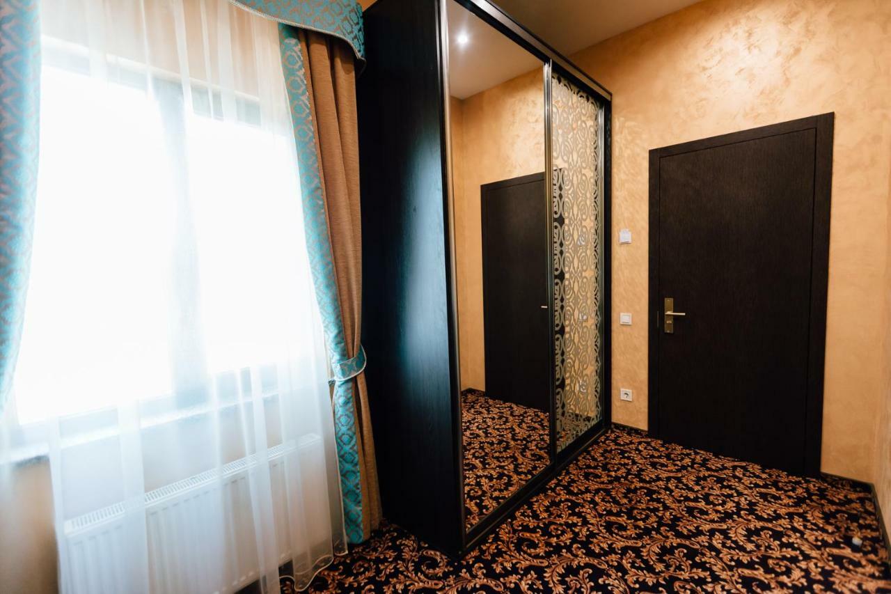 Khan-Chinar Hotel Dnipro Exterior foto